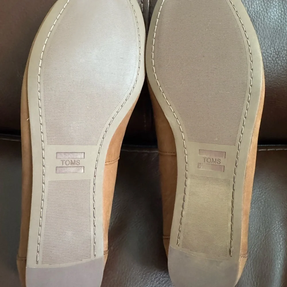 TOMS Women's Tan Slip-On Shoes - Picture 8 of 10